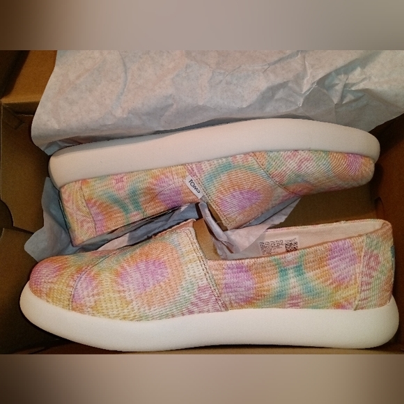 🆕Toms | Alpargata Mallow Slip On Shoes in Candy Pink Tie Dye Crochet - Picture 3 of 10